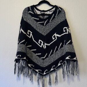 Ecote Western Black and White Geometric Fringe Poncho